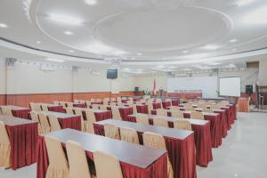 Konferenční prostory v ubytování RedDoorz Premium @ Jalan Pal 10 Jambi + 34 fotografií