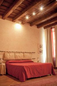Postel nebo postele na pokoji v ubytování Anfiteatro B&B