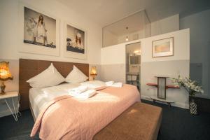 Postel nebo postele na pokoji v ubytování MAISON MARSIL - Boutique Hotel Köln
