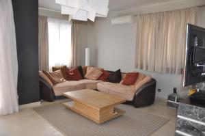 a living room with a couch and a coffee table at Belle maison, en bord de plage in Narbonne-Plage