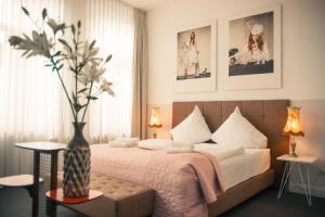 Postel nebo postele na pokoji v ubytování MAISON MARSIL - Boutique Hotel Köln