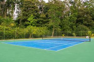 מתקני טניס ו/או סקווש ב-Lilan Nature, Modern House N°2, private swimming pool או בסביבה