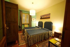 Tempat tidur dalam kamar di Felicin - Dimora del Centro