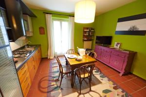 A kitchen or kitchenette at Felicin - Dimora del Centro Még 22 kép