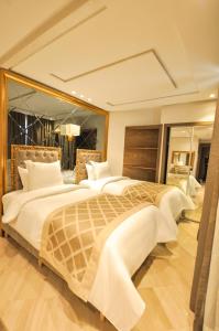 Postel nebo postele na pokoji v ubytování Suite Hotel Casa Diamond