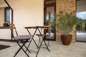 Ein Balkon oder eine Terrasse in der Unterkunft Airport House