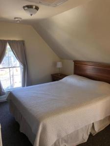 Gallery image of The Attleboro House in Oak Bluffs