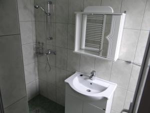 Phòng tắm tại Marinica Apartman