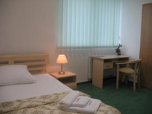 A bed or beds in a room at Pokoje Gościnne DACPOL