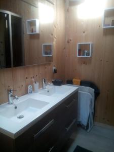 Bathroom sa Maison LINDA Ch. d'hôte