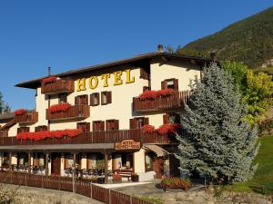 Nespecifikovaný výhled na hory nebo výhled na hory při pohledu z hotelu