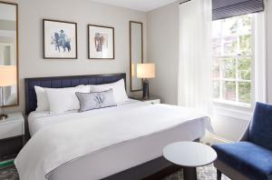 Postel nebo postele na pokoji v ubytování The Whitney Hotel Boston