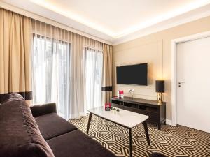 Telewizja i/lub zestaw kina domowego w obiekcie VacationClub – Baltic Park Fort Apartament E.202