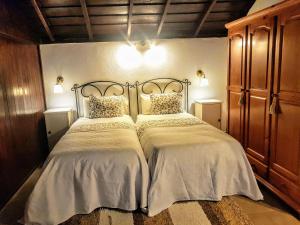 Postel nebo postele na pokoji v ubytování Casa Rural LAS TIAS II