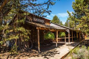 Κήπος έξω από το Bend-Sunriver Camping Resort Cottage 1 +11 φωτογραφίες