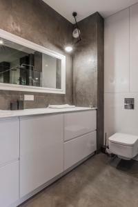Kúpeľňa v ubytovaní City Break Gdańsk Rajska 8 Apartamenty