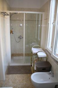 Phòng tắm tại Apartments Villa Sandi +32 ảnh