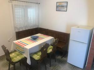 Kuchyň nebo kuchyňský kout v ubytování Apartments Ljiljana
