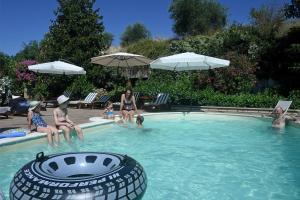 a group of people sitting in a swimming pool at Casa Vacanze La Mattonara in Viterbo