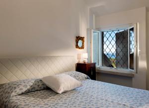 a bedroom with a bed and a window at Casa Fellini in San Zeno di Montagna