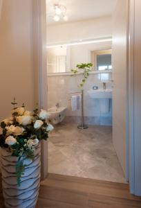 a bathroom with a tub and a sink and a toilet at Casa Fellini in San Zeno di Montagna
