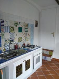 A kitchen or kitchenette at Abruzzo Villa Santa Maria Torretta Donna Anna