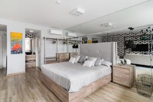 布宜諾斯艾利斯的住宿－Montañeses 2888 Flat，一间卧室,卧室内配有一张大床