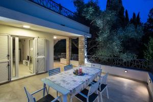 a patio with a table and chairs on a balcony at Dolores Apartments in Petrovac na Moru