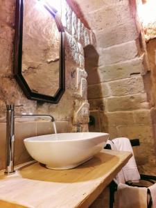 Ванна кімната в Cave Rooms Sassi