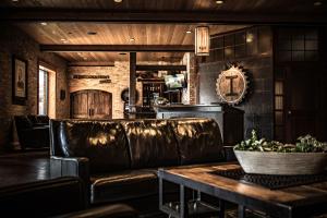 Lounge nebo bar v ubytování Ironworks Hotel + 37 fotografií