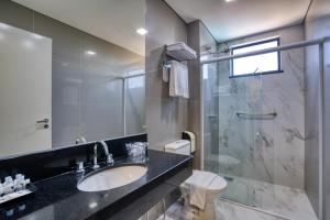 Um banheiro em Viale Cataratas Hotel & Eventos