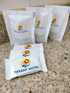Sijil, anugerah, tanda atau dokumen lain yang dipamerkan di Tiffany Hotel