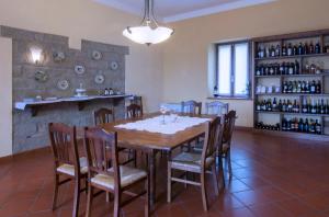 Reštaurácia alebo iné gastronomické zariadenie v ubytovaní Agriturismo Cascina Olivetta