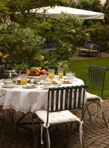 a table with food and drinks on top of it at Villa V in Brescia