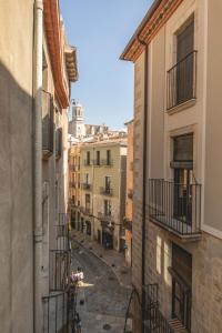 a view of an alley between two buildings at Bravissimo Plaça dels Raïms in Girona