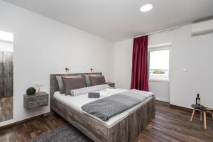 Ein Bett oder Betten in einem Zimmer der Unterkunft Apinelo Port Rooms