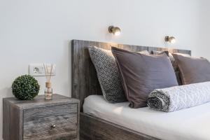 Ein Bett oder Betten in einem Zimmer der Unterkunft Apinelo Port Rooms