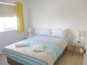 Cama o camas de una habitación en Le Lavandou Holiday Apartments
