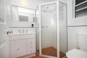 Φωτογραφία από το άλμπουμ του Denhams Beach side holiday apartment στο Μπέιτμανς Μπέι +32 φωτογραφίες