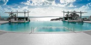 Bazén v ubytování Vue Apartments Trinity Beach nebo v jeho okolí
