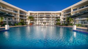Bazén v ubytování Vue Apartments Trinity Beach nebo v jeho okolí