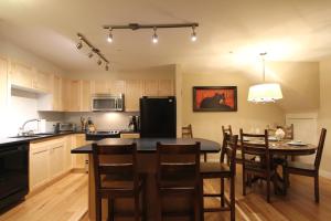 a kitchen and dining room with a table and chairs at Villas Snowberry by Whistler Retreats in Whistler