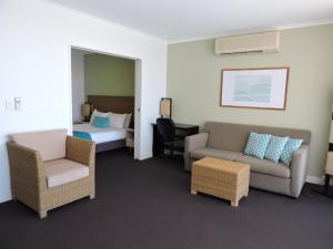 Foto da galeria de BASE Holidays - Ettalong Beach Premium Apartments em Ettalong Beach