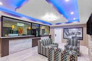 Posezení v ubytování Super 8 by Wyndham Houston Northwest Cypress