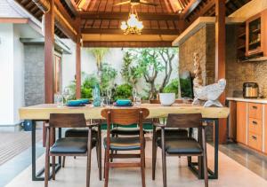 Galeriebild der Unterkunft Villa Niketan Sanur - Three bedroom, Sanur, Near Icon Mall, Harbor in Sanur