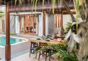 Der Swimmingpool an oder in der Nähe von Villa Niketan Sanur - Three bedroom, Sanur, Near Icon Mall, Harbor