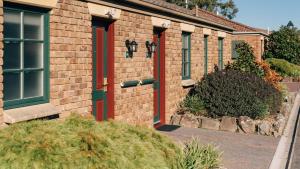 Tòa nhà nơi resort tọa lạc +12 ảnh