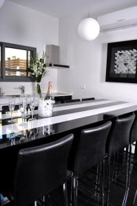 O bucătărie sau chicinetă la Black&White
