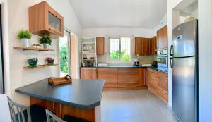 Een keuken of kitchenette bij Villa PAlombaggia