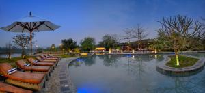 Barahi Jungle Lodge tesisinde veya buraya yakın yüzme havuzu